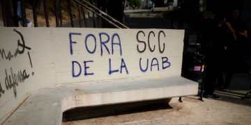 PIntada contra Societat Civil Catalana en la UAB