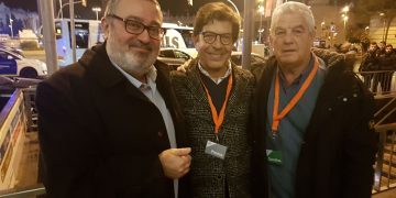 Fuster-Fabra con los periodistas Joaquín Luna y Sergio Fidalgo. Foto: elCatalán.es.