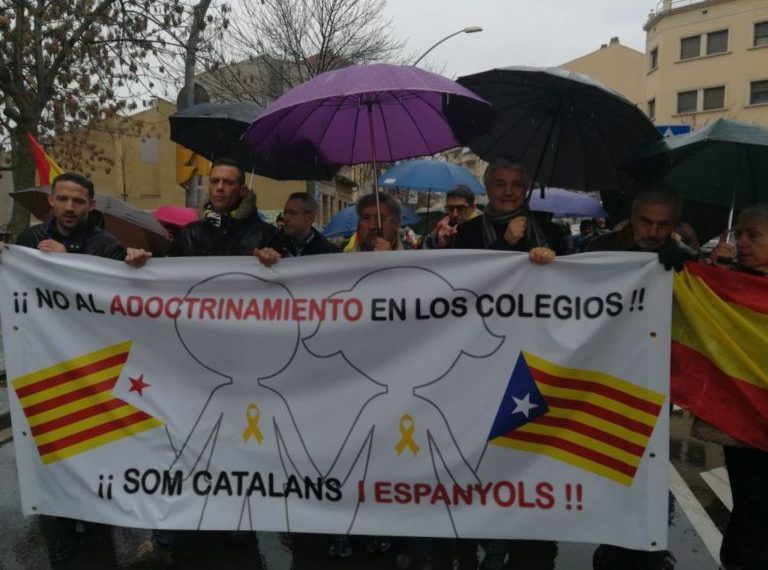 Foto de archivo de una manifestación contra el adoctrinamiento escolar.