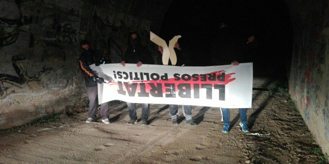 pancarta libertad presos políticos retirada