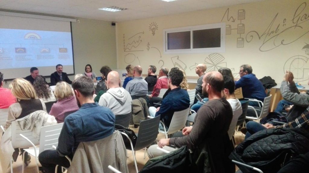 Presentación de la Asamblea Nacional Española en Reus (público)