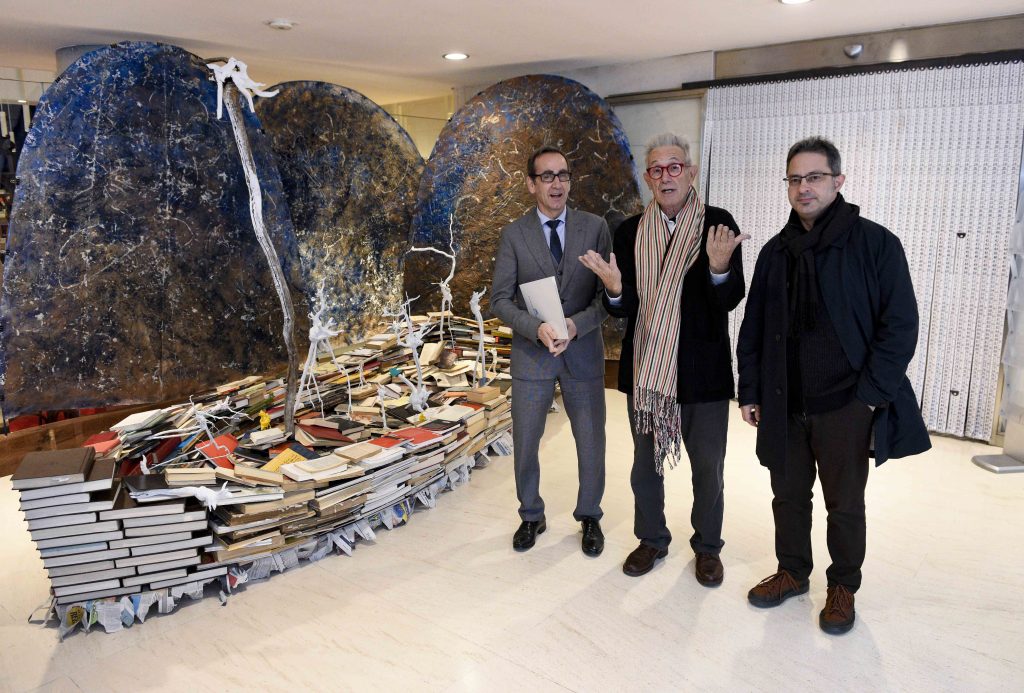 de-izquierda-a-derecha-valenti-farras-director-de-caixaforum-barcelona-el-pintor-director-de-escena-y-cofundador-de-la-co