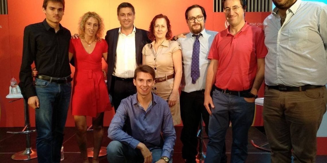 Socios de la agrupación local de Societat Civil Catalana en las Tierras del Ebro