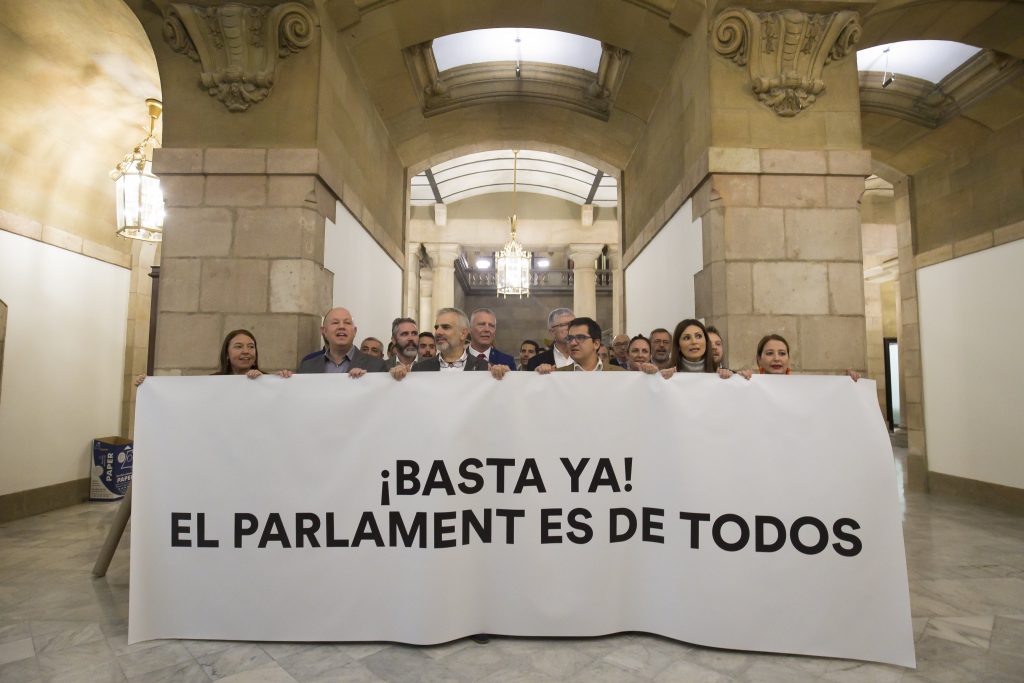 Pancarta Ciudadanos en contra homenaje a Carme Forcadell