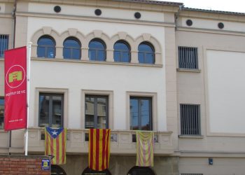 Foto de archivo de un instituto en Vic con la estelada (imagen: Eduardo González Palomar).