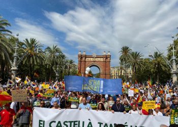 Manifestación en defensa del español en la enseñanza en Cataluña organizada por la AEB y Escuela de Todos. Foto: Sergio Fidalgo
