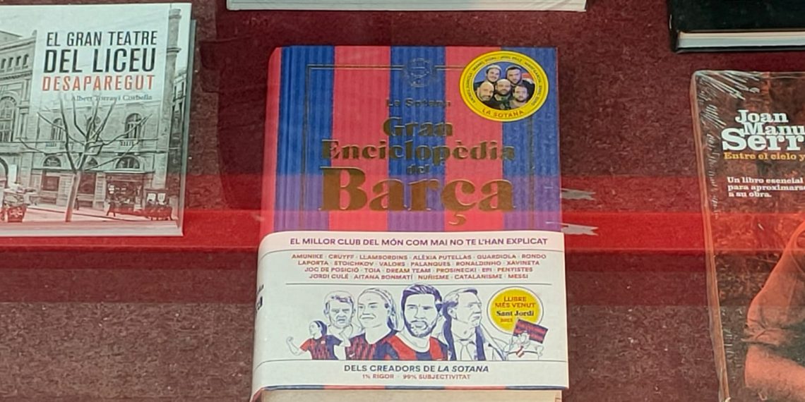 El libro de 'La sotana' que fue superventas gracias a la propaganda que recibió de los medios del régimen.
