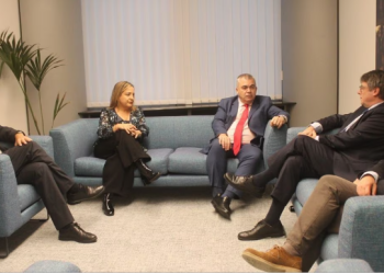 Imagen de archivo de Santos Cerdán con Puigdemont. Foto: PSOE