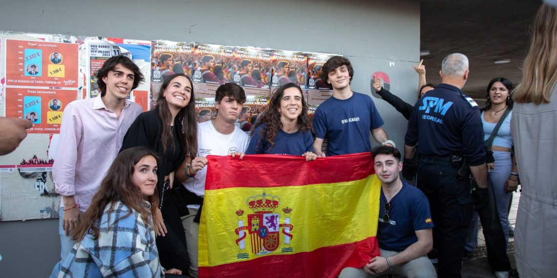 Foto de archivo de miembros de S'ha Acabat!