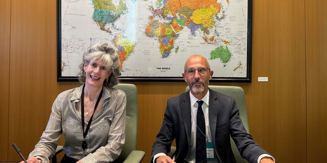 La directora del Programa de Artes de Bloomberg Philanthropies, Kate D. Levin, y el subdirector general de Cultura y Centros de la Fundación ”la Caixa”, Rafael Chueca.