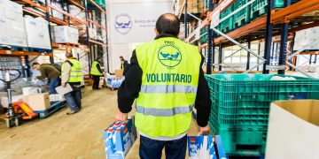 Voluntarios de la campaña 'Ningún hogar sin alimentos' de la Fundación "la Caixa" ©Fundación "la Caixa"