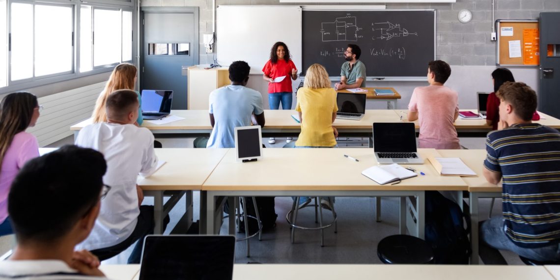 Los estudiantes realizan de media dos presentaciones al mes ©Fundación ”la Caixa”.