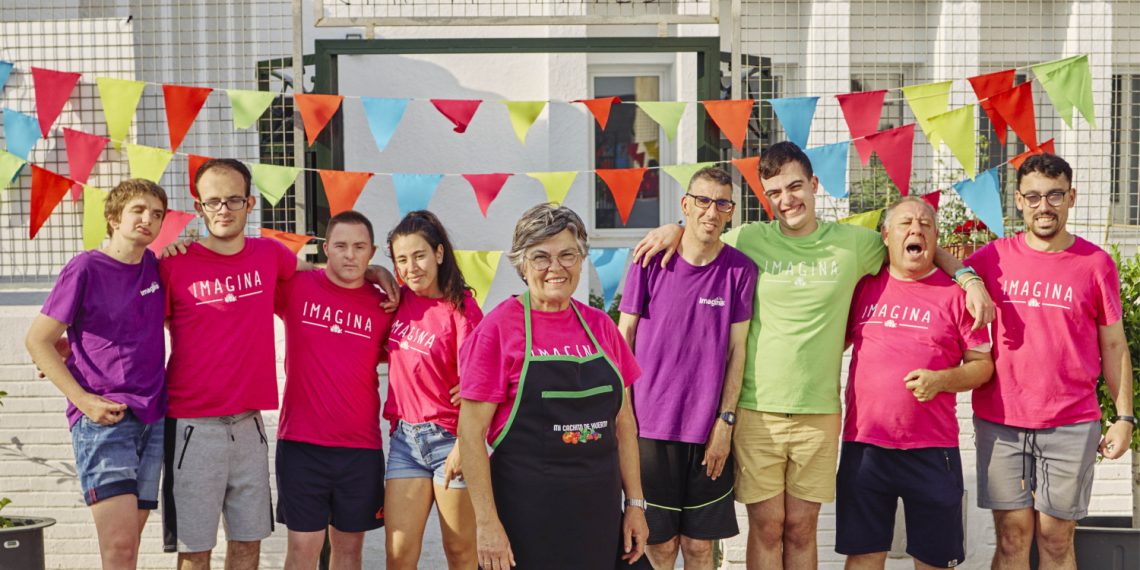 Mari Pepa encontró en el voluntariado una forma de sentirse útil. © Xavi Menós y Aarón León. Fundación "la Caixa"