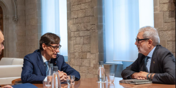 El alcalde de Lérida, Félix Larrosa, con Salvador Illa (Foto: Govern)