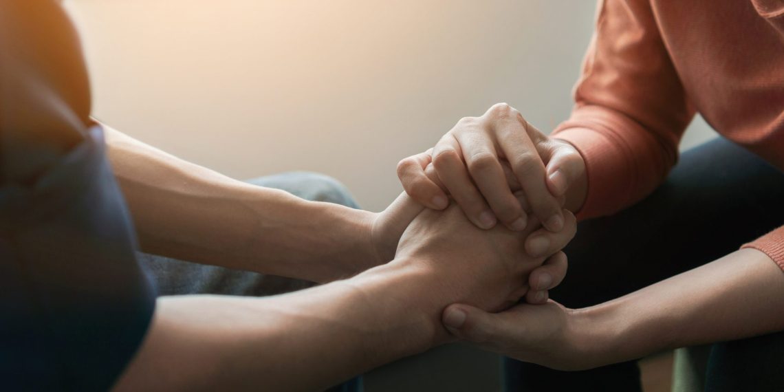 La Fundación ”la Caixa” desarrollará un plan de ayudas dirigido a las personas damnificadas por la DANA. © Shutterstock / Chanintorn.v