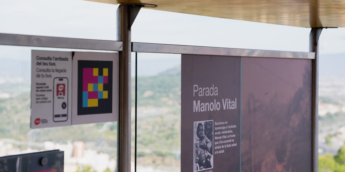 Parada de bus dedicada
a Manolo Vital. Foto: Ayuntamiento de Barcelona.