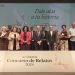 Marc Simón, subdirector general de la Fundación ”la Caixa”, y Rocío Barragán, directora general de Personas Mayores de la Junta de Andalucía, con los ganadores del XVI Concurso de Relatos Escritos por Personas Mayores. © Fundación "la Caixa"