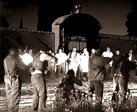 Recreación de fusilamiento en el cementerio de Torredembarra.