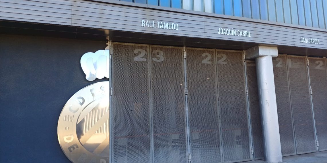 Puerta de Raúl Tamudo en el RCDE Stadium. Foto: Sergio Fidalgo