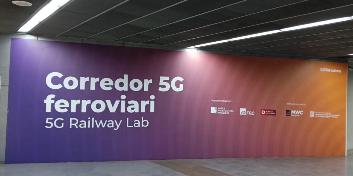 Cartel en la estación de Europa de los FGC.