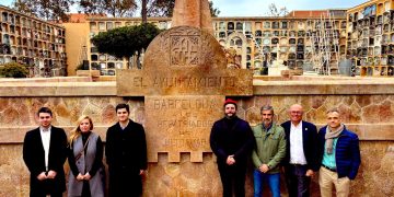 Foto de archivo de la ofrenda a los caídos en Ultramar, con participación de DENAES.