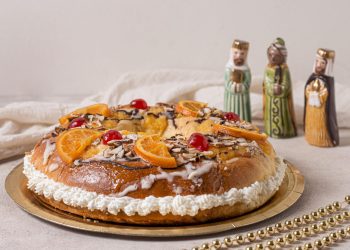 Imagen de un roscón de reyes tradicional. Foto: Freepik.