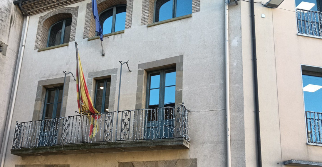 Fachada del Ayuntamiento de Centelles. Foto: Impulso Ciudadano.