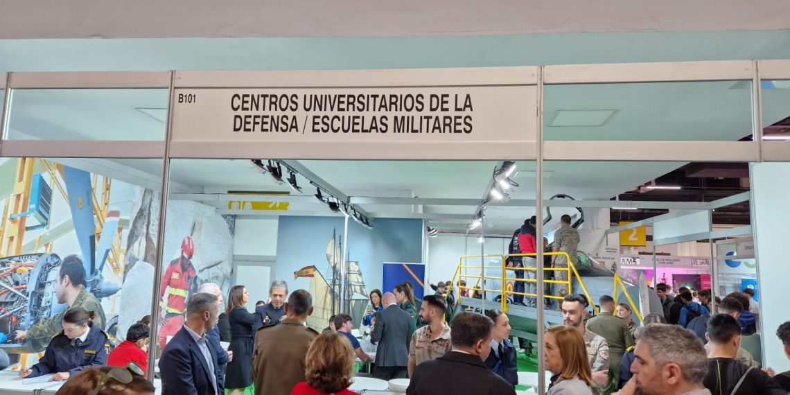 Stand de las Fuerzas Armadas en el Saló de l'Ensenyament 2025. Foto: IGE