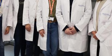 Equipo de investigadores que han llevado a cabo la investigación, entre ellos Gabriel Rabinovich y Pilar Navarro, a la derecha de la imagen.© Hospital del Mar