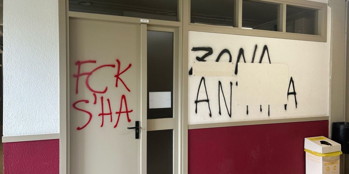 Amenazas a S'ha Acabat en la Facultad de Derecho de la UAB (abril 2025). Foto: S'ha Acabat!