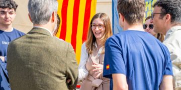 Júlia Calvet en el stand de S'ha Acabat! en la UAB. Foto: @JCPuig_.