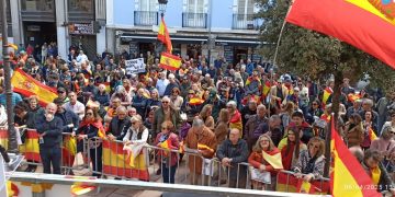 Foto: De español a español por la Constitución.