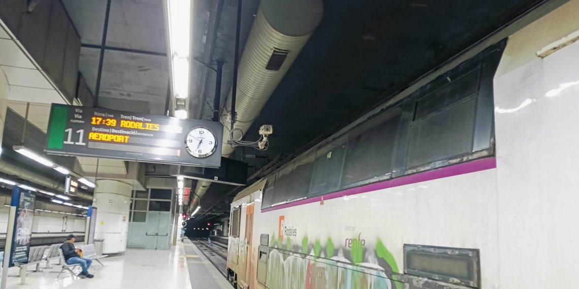 Tren de Rodalies parado con más de una hora de retraso. Foto: Sergio Fidalgo