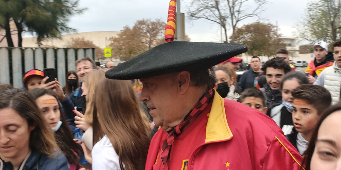 Manolo el del Bombo en el España-Albania. Foto: elCatalán.es.