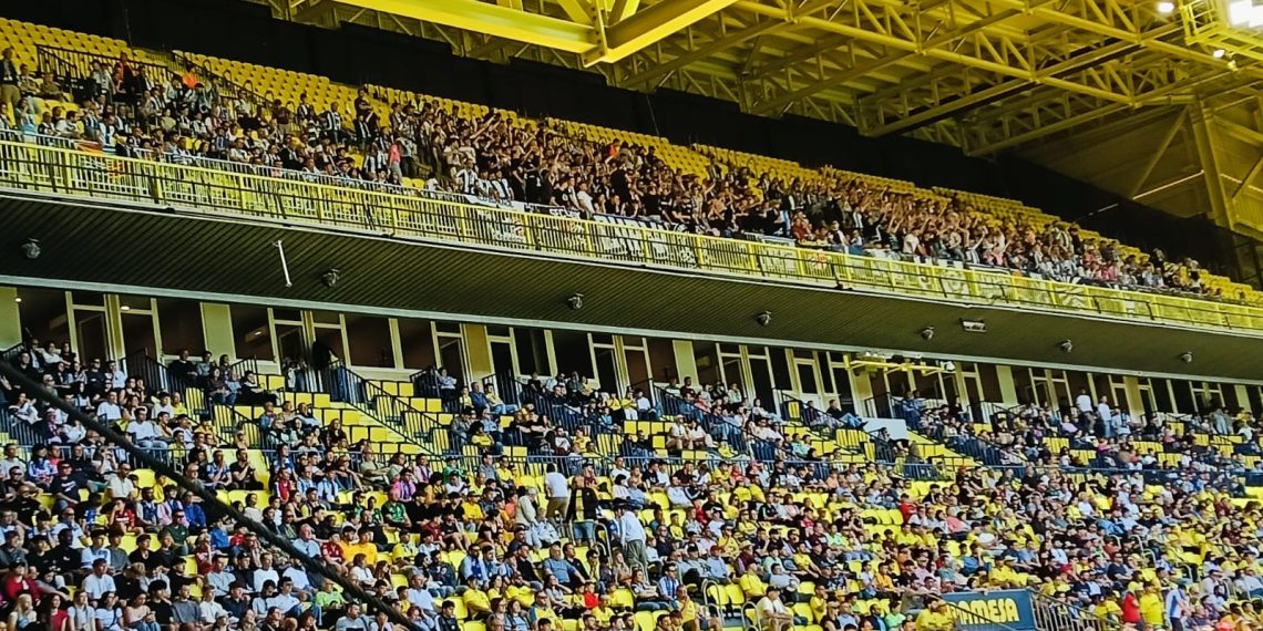 La afición del RCD Espanyol en el Estadio de la cerámica. Foto: Sergio Fidalgo.