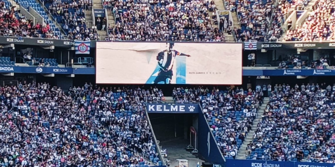 RCDE Stadium en el minuto 21 de un partido, cuando se homenajea a Dani Jarque. Foto: Sergio Fidalgo.