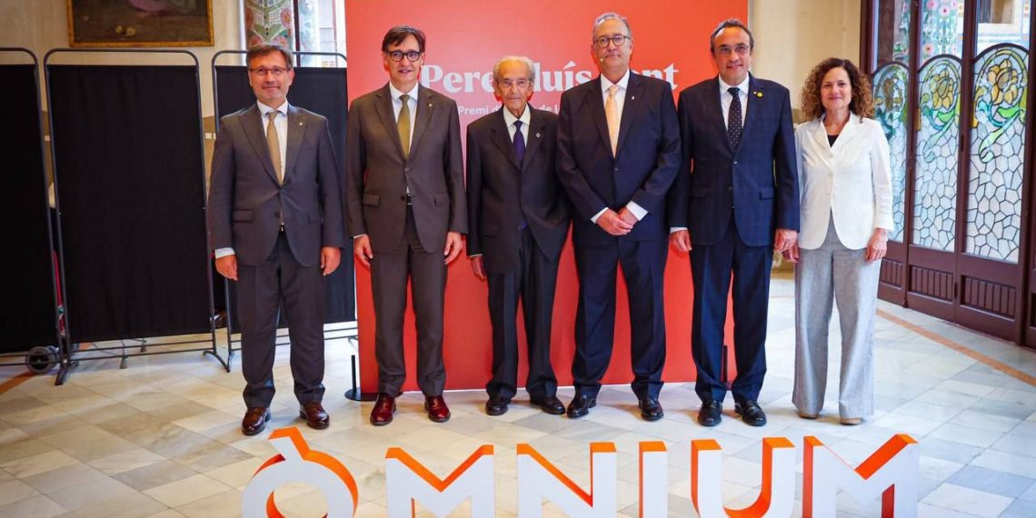 Salvador Illa, en un acto de Òmnium en el Palau de la Música Catalana. Foto: @govern