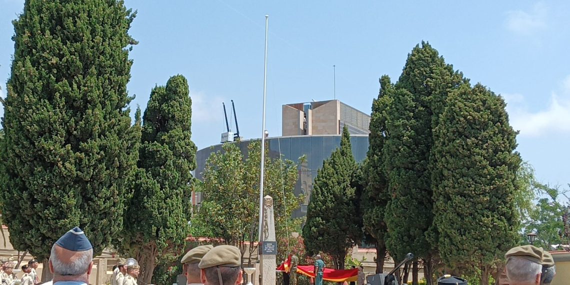 Izado de la bandera nacional. Foto: Sergio Fidalgo.