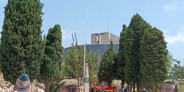 Izado de la bandera nacional. Foto: Sergio Fidalgo.