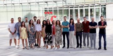 De izquierda a derecha: Iván Fernández-López, Diego Mañanes, Ana Redondo-Urzainqui, Miguel Galán, Sarai Martínez-Cano, Marcos Femenía-Muiña, Vanessa Núñez, Eleftheria Papaioannou, Alessia Ferrarini, Coral Barbas, Annalaura Mastrangelo, Iñaki Robles-Vera, Vanesa Alonso-Herranz, Jesús Vázquez, David Sancho, Juan Antonio López y Rafael Barrero-Rodríguez.© CNIC
