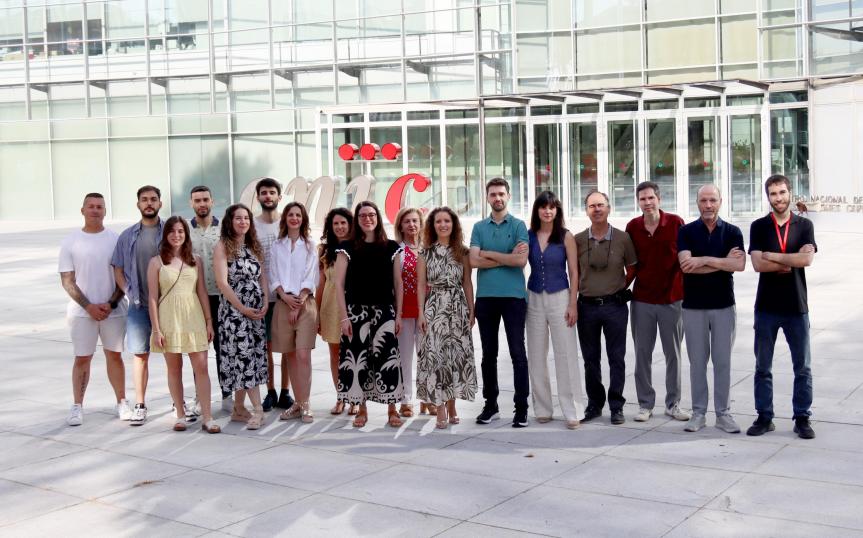 De izquierda a derecha: Iván Fernández-López, Diego Mañanes, Ana Redondo-Urzainqui, Miguel Galán, Sarai Martínez-Cano, Marcos Femenía-Muiña, Vanessa Núñez, Eleftheria Papaioannou, Alessia Ferrarini, Coral Barbas, Annalaura Mastrangelo, Iñaki Robles-Vera, Vanesa Alonso-Herranz, Jesús Vázquez, David Sancho, Juan Antonio López y Rafael Barrero-Rodríguez.© CNIC
