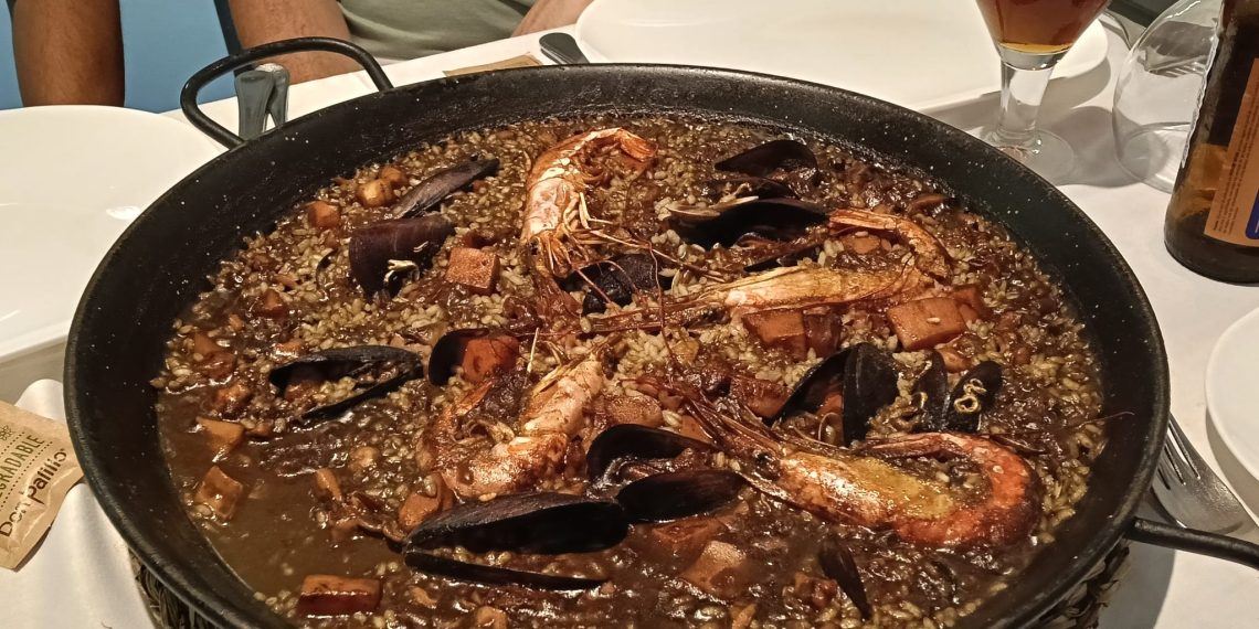 Paella de Ca la Montse. Foto: Sergio Fidalgo.