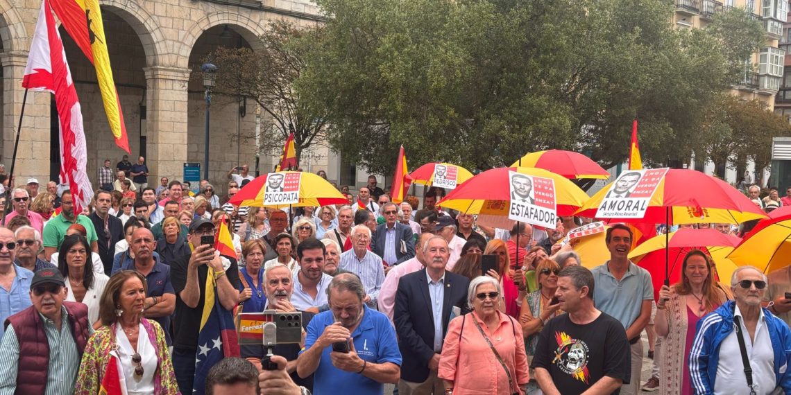 Imagen de archivo de una concentración en Santander. Foto: De español a español por la Constitución.