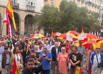 Imagen de archivo de una concentración en Santander. Foto: De español a español por la Constitución.