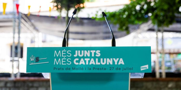 Imagen de archivo de un atril de la formación. Foto: Junts.