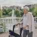 El posgrado en Atención a Personas en Situación de Soledad está dirigido a profesionales de cualquier ámbito que trabajen con personas mayores y ofrecen una mirada profunda sobre la soledad. © Fundación "la Caixa"