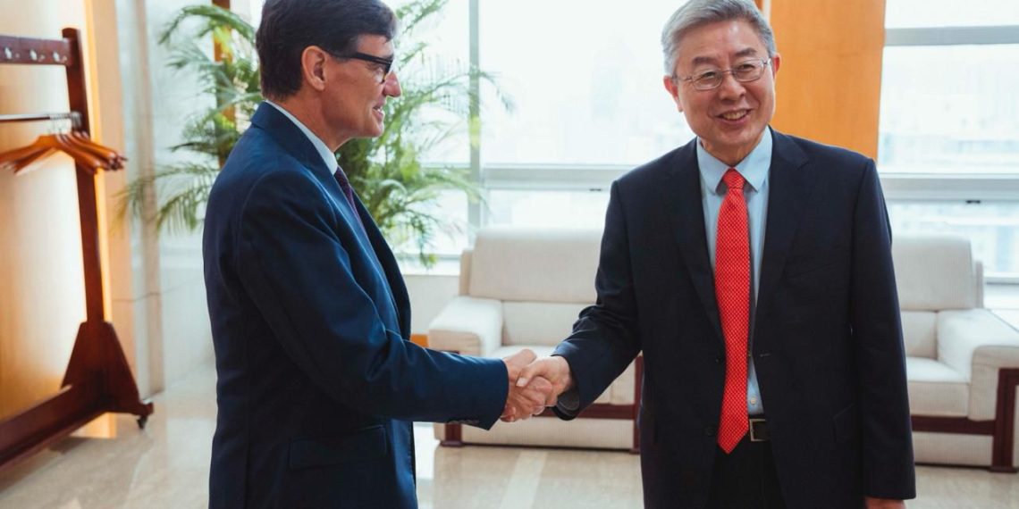 Illa, con Ma Hui, jerarca del Partido Comunista Chino. Foto: Govern.