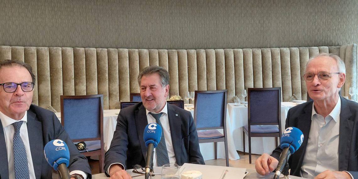 Jordi Alberich, Amancio López y Antón Costas. Foto: COPE.