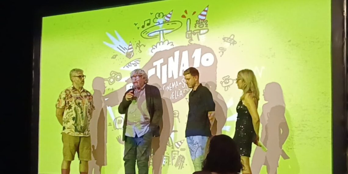 Antonio Balmón con varios miembros de la organización. Foto: Sergio Fidalgo