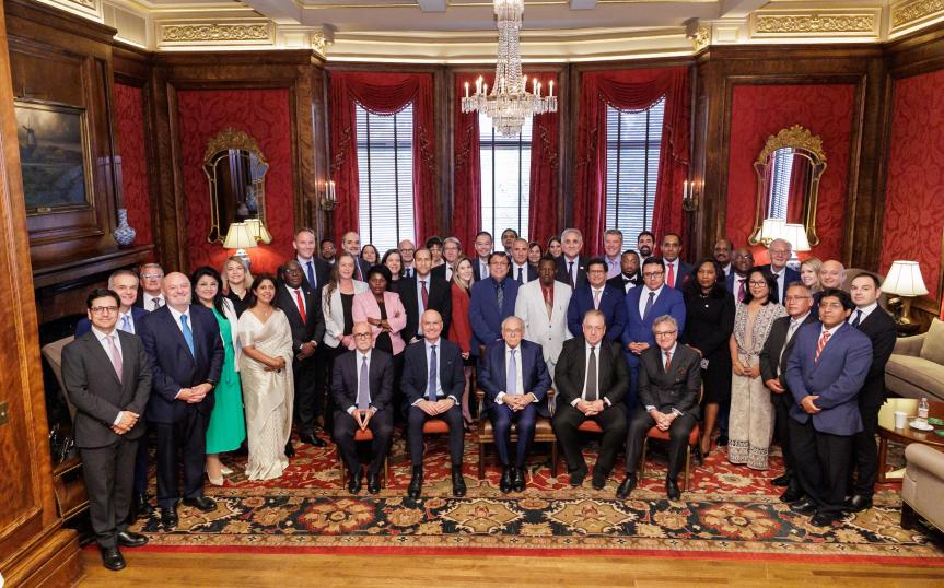 Foto de familia de la 34.ª Asamblea General del WSBI, presidida por Isidro Fainé, celebrada en Washington.© WSBI-ESBI
